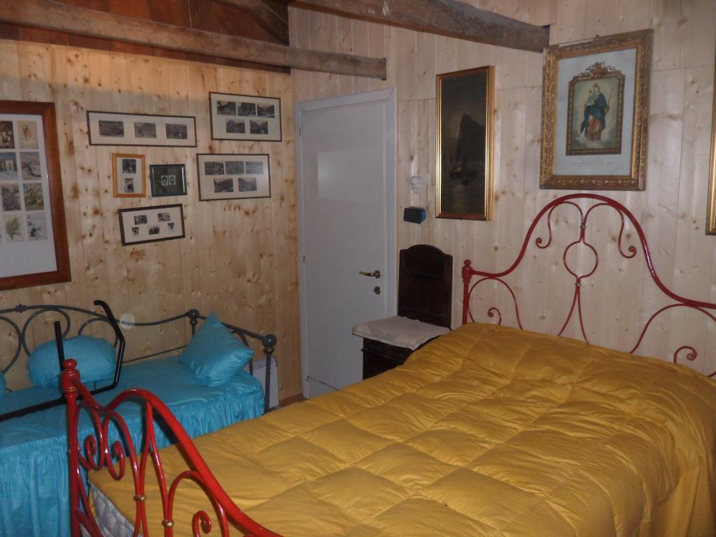La Vieille Maison Biselli Tende Room photo